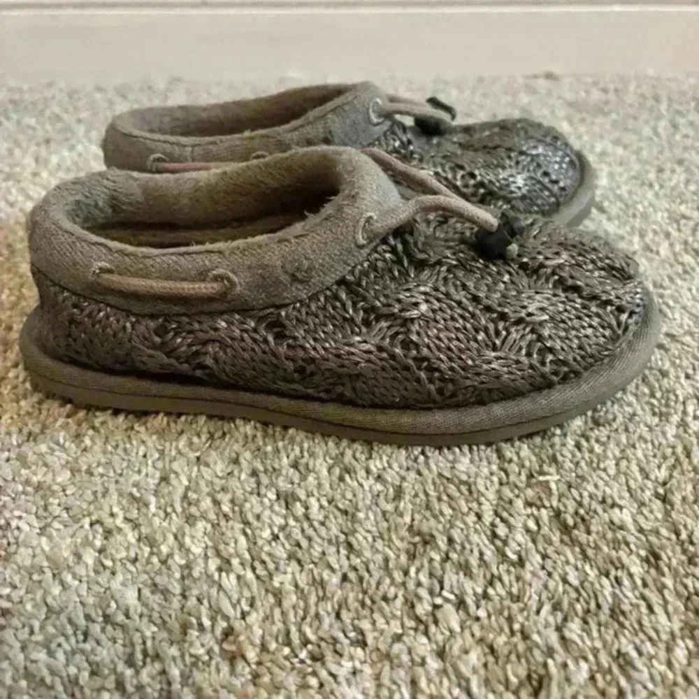 Ugg Freesia Gray Cable Knit Warm Slippers Size 13-1 Kids